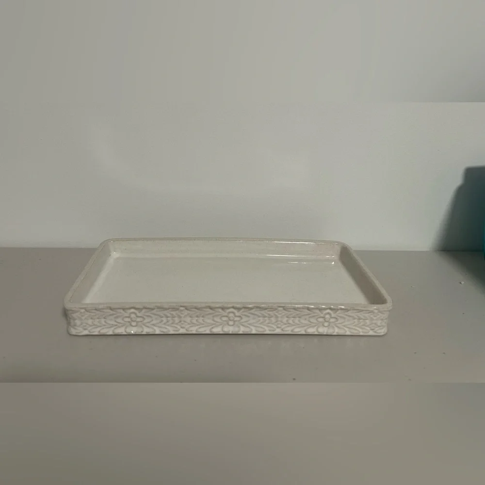 Cynthia Rowley Bathroom Vanity Makeup Dish Beige Tan Floral Tray